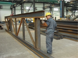 鋼結構構件廠房要想有好的效果它在平面布置和構造體系中應該符合哪些請求？